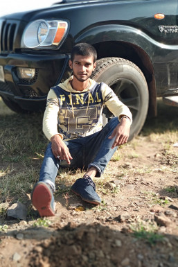 Almas Khan - Model in Nanded-Waghala | www.dazzlerr.com