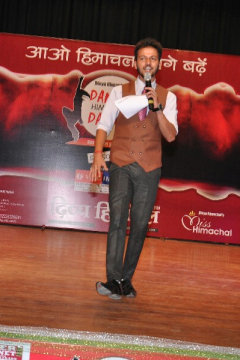 Manoj Thakur - Anchor in Chandigarh | www.dazzlerr.com