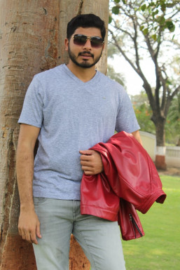 Shubham Pravin Kadlag - Model in -Select- | www.dazzlerr.com