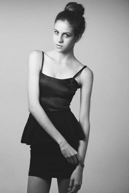 Amanda - Model in Delhi | www.dazzlerr.com