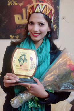 Arti Sharma - Anchor in Shimla | www.dazzlerr.com