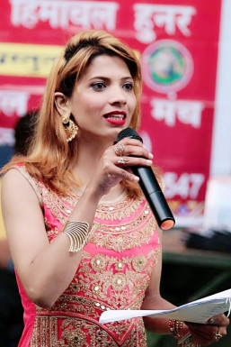 Arti Sharma - Anchor in Shimla | www.dazzlerr.com