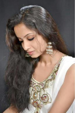 Shruti - Model in Delhi | www.dazzlerr.com