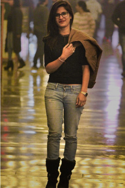 Meenu Singh Sengar - Model in Gurgaon | www.dazzlerr.com