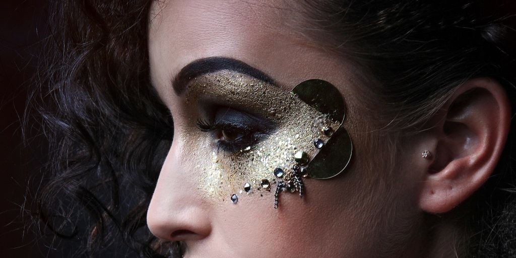 Dazzlerr - Lily Make Up Artist Trainer