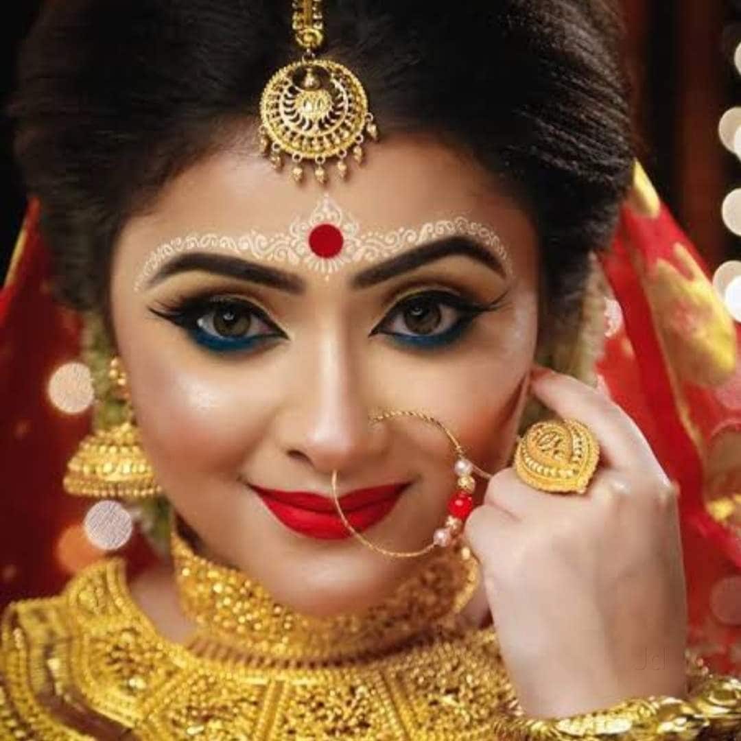 Dazzlerr - Lily Make Up Artist Trainer