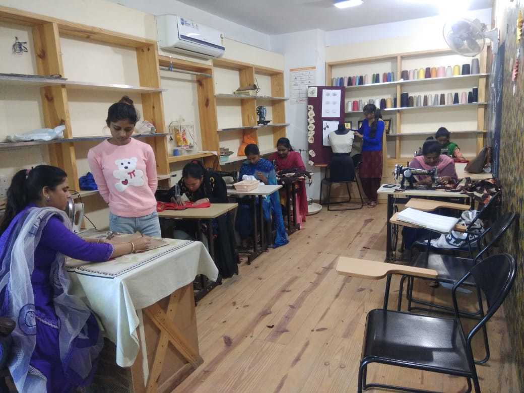 Dazzlerr - Maxexcel Fashion Factory School