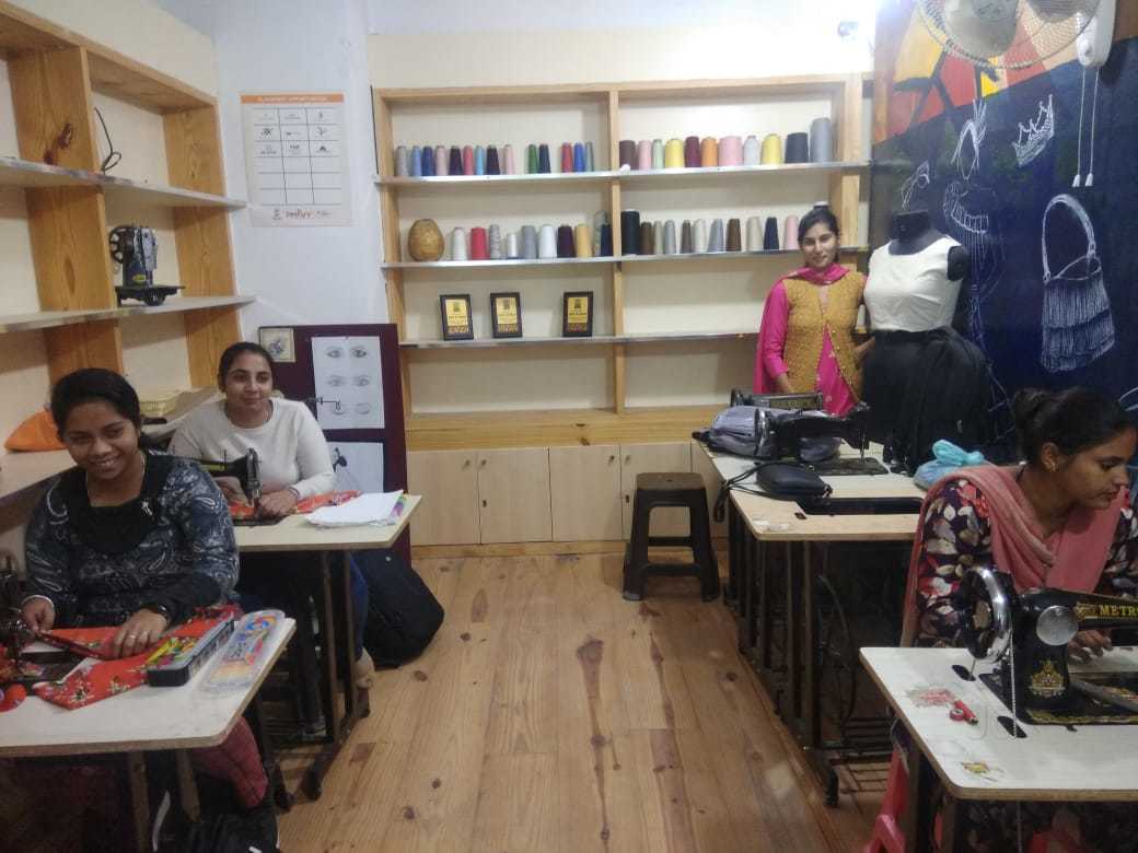 Dazzlerr - Maxexcel Fashion Factory School