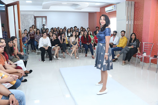 Dazzlerr - Iifd - Indian Institute Of Fashion & Design