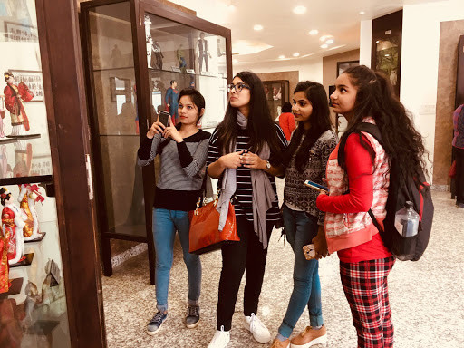 Dazzlerr - Neewara Academy Of Design