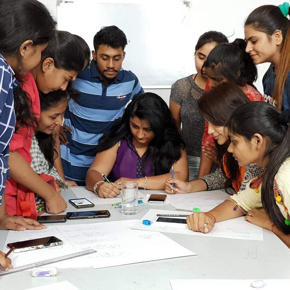 Dazzlerr - Leela Institute Of Professional Studies 