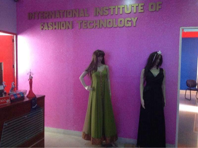Dazzlerr - International Institute Of Fashion Technology