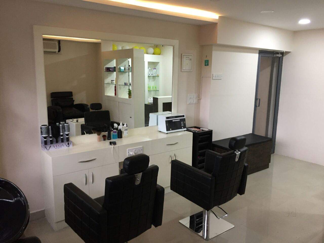 Dazzlerr - Exotic Unisex Salon & Spa