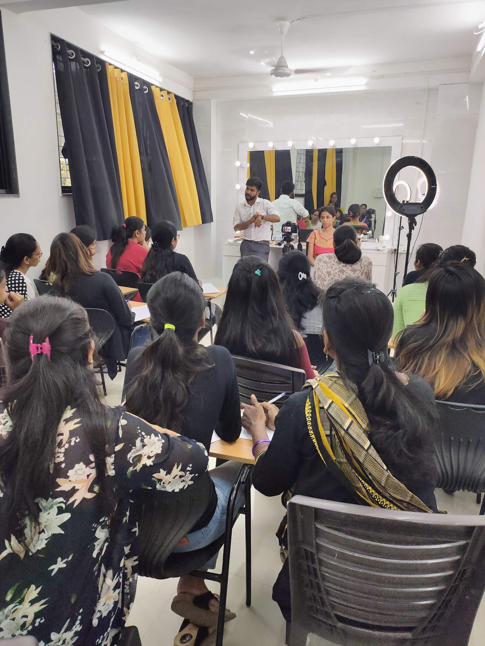 Dazzlerr - Posh Makeup Hair Styling Academy