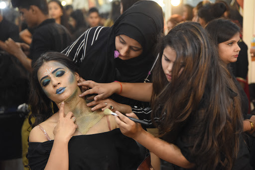 Dazzlerr - Lakme Academy