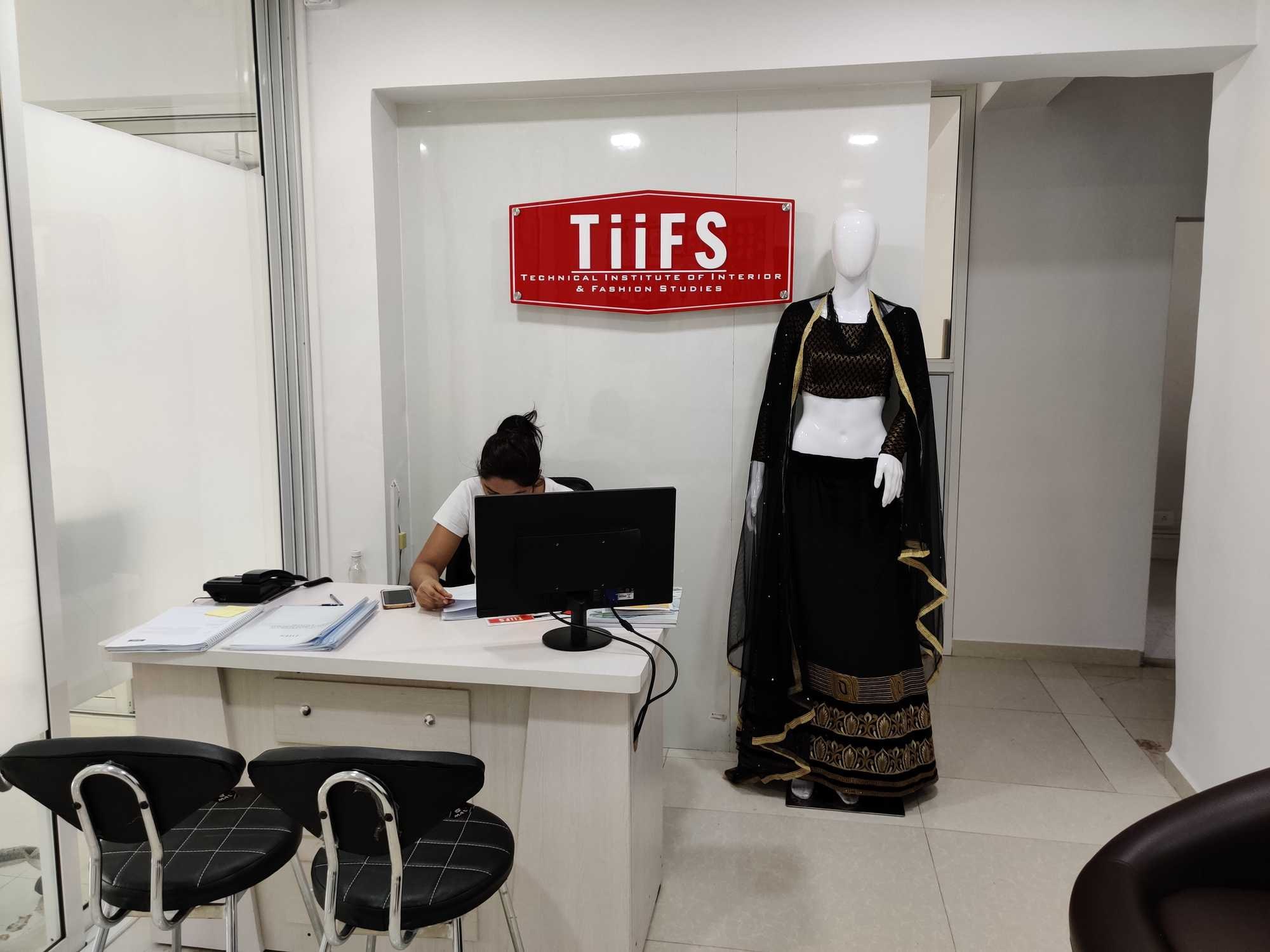 Dazzlerr - Tiifs Vashi