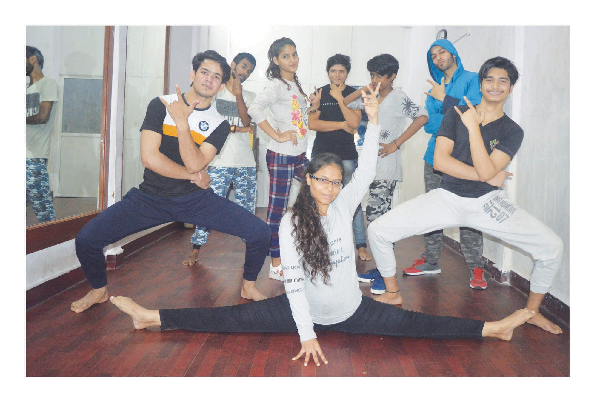 Dazzlerr - R K Acting Academy Pvt Ltd 