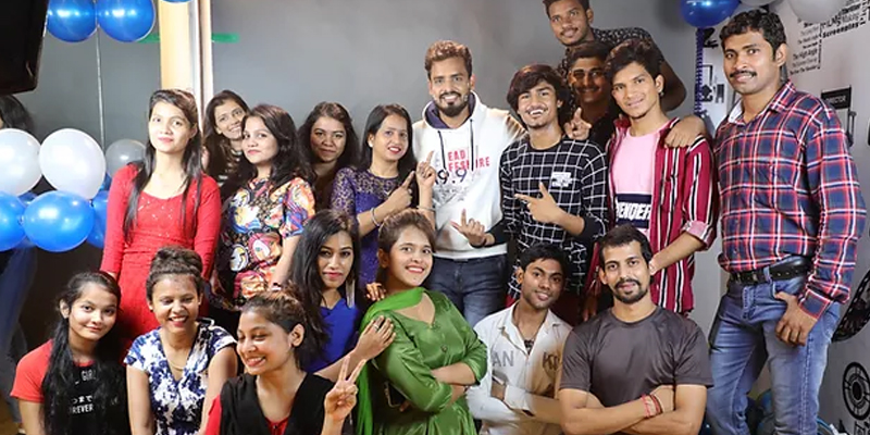 Dazzlerr Institute: Join To Bollywood