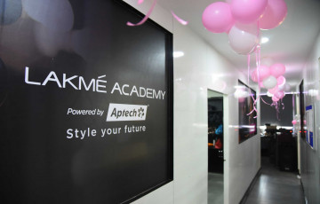 Dazzlerr : Lakme Academy