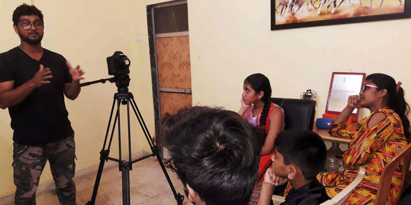 Dazzlerr Institute: Filmy Planet Academy