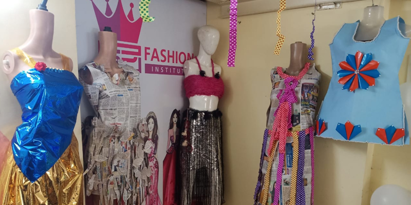 Dazzlerr Institute: S P Fashion Institute