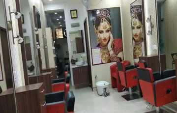 Dazzlerr : Rajni Duggal Raunak Beauty & Hair Academy