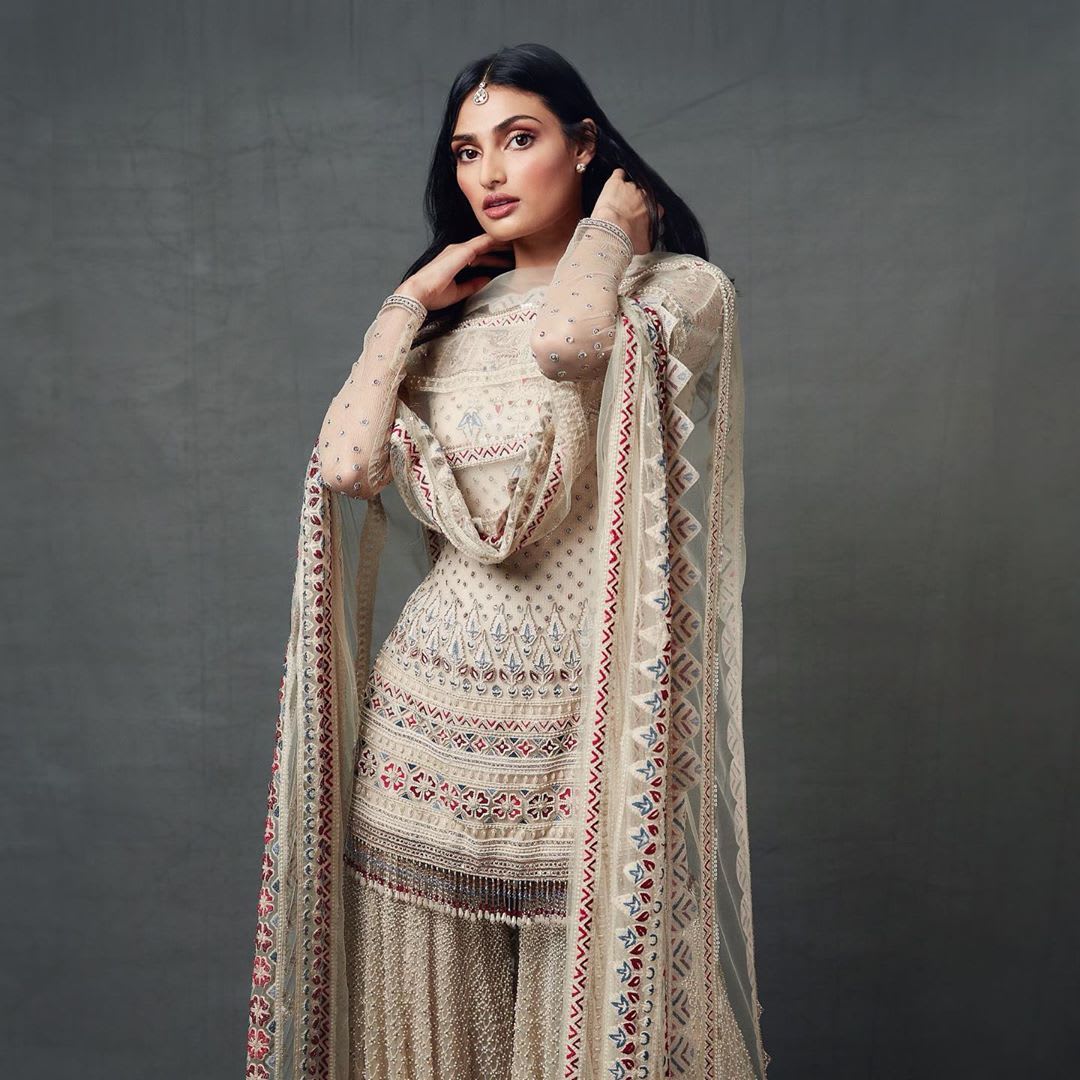 Dazzlerr: Make Sure to Remember These Ultimate Outfit Ideas This Festive Season