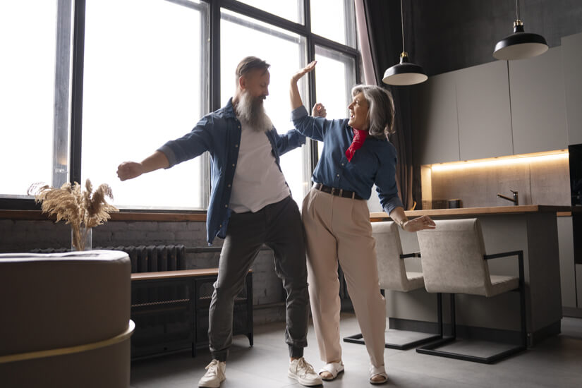 Dazzlerr: senior-couple-dancing