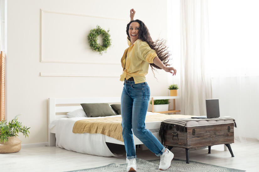 Dazzlerr:  woman-dancing-having-fun-home