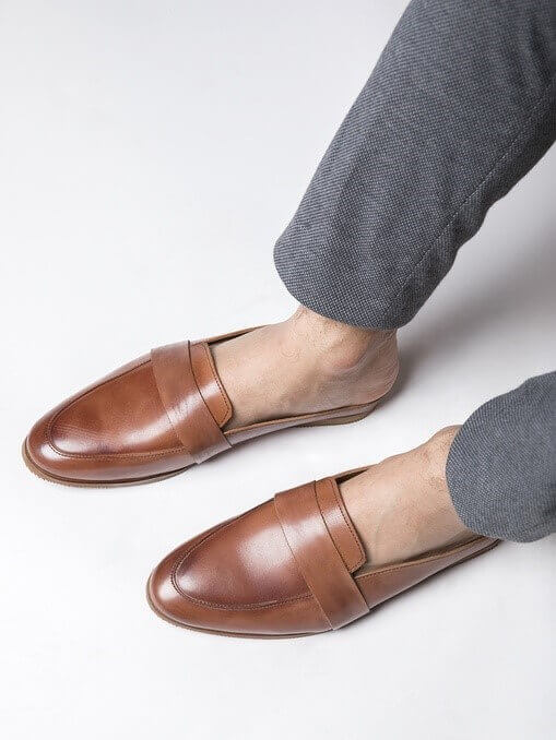 Dazzlerr - 5 Ethnic Footwear Options for Men to Complete the Look This Diwali