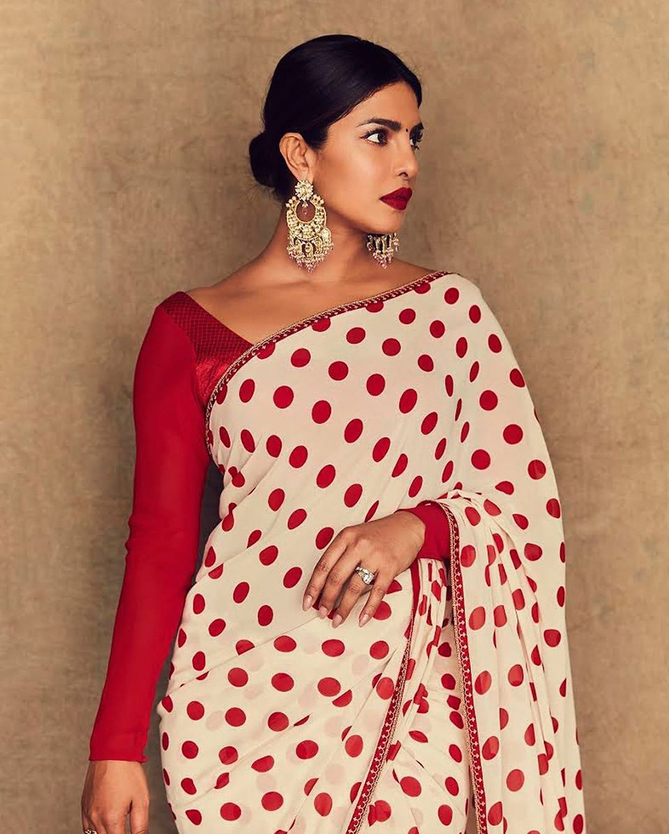 Dazzlerr: Acing the Sari Look Like our Desi Girl- Priyanka Chopra