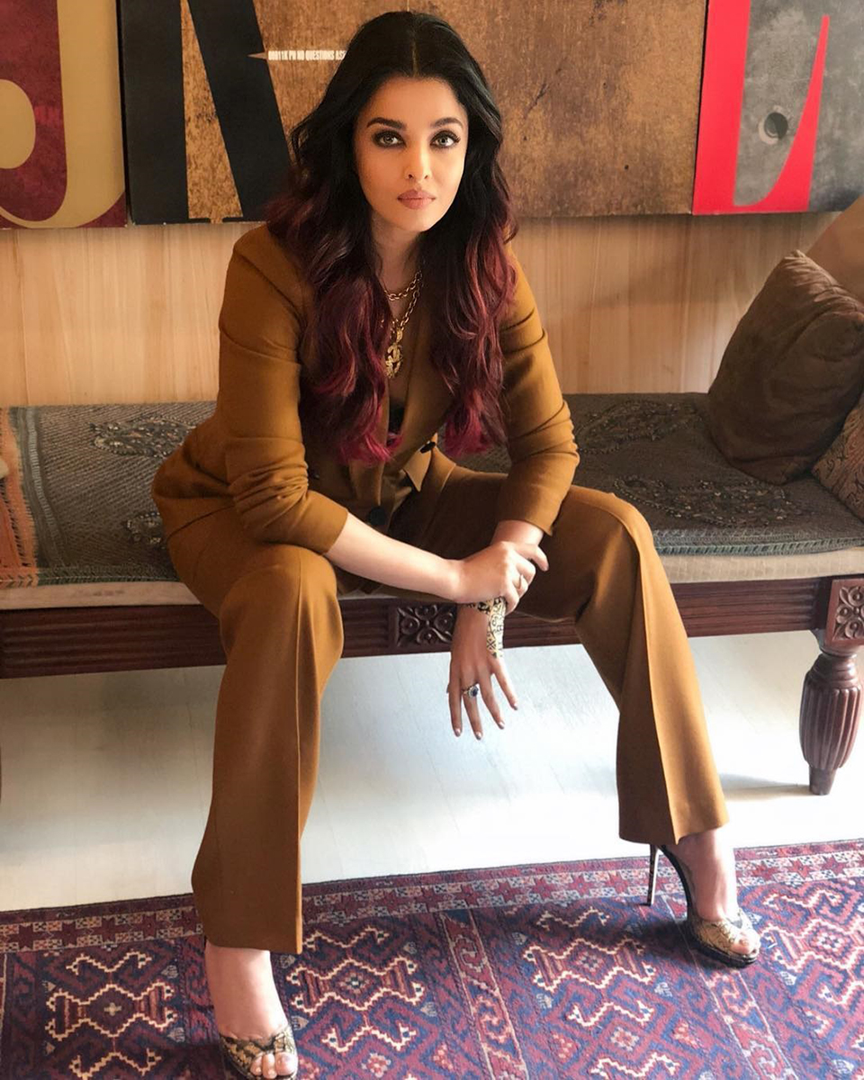 Dazzlerr: Aishwarya Rai Bachchan Stuns at Paris Fashion Week in Giambattista Valli Outfit