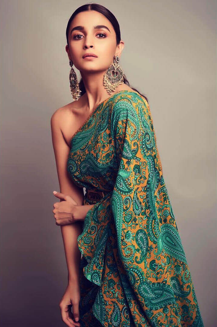 Dazzlerr: Bollywood Celebs Can’t Deny Their Love for these Precious Jewels by Sabyasachi