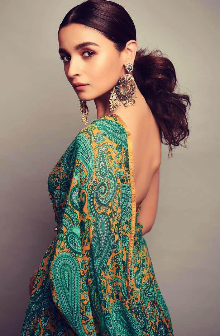 Dazzlerr: Bollywood Celebs Can’t Deny Their Love for these Precious Jewels by Sabyasachi