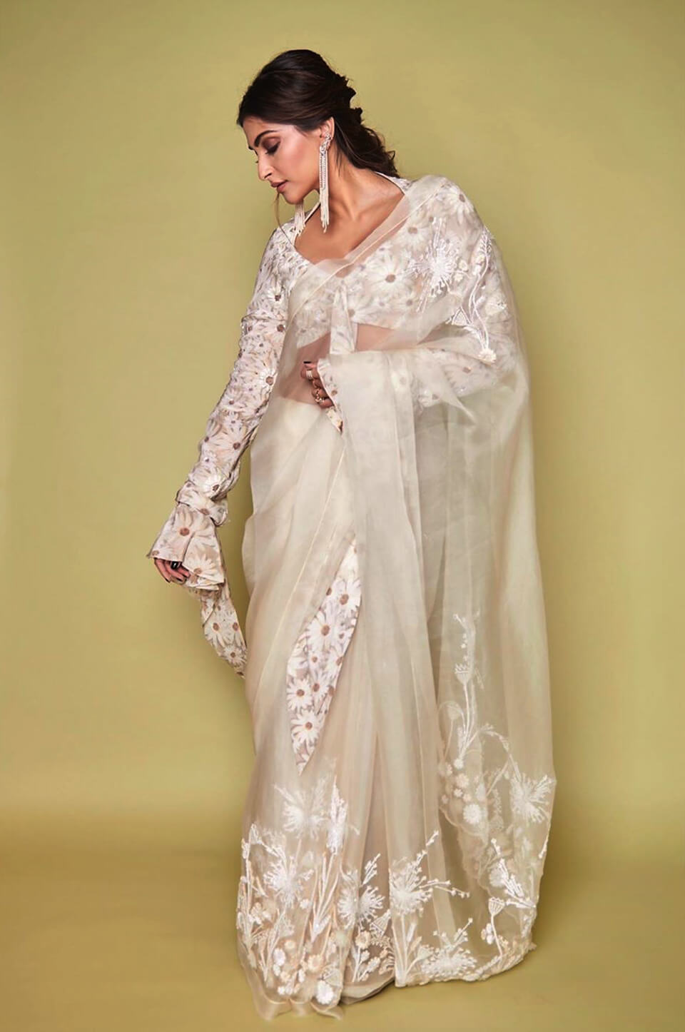 Dazzlerr - Bollywood Divas Upped Their Fashion Game at 65th Amazon Filmfare Awards