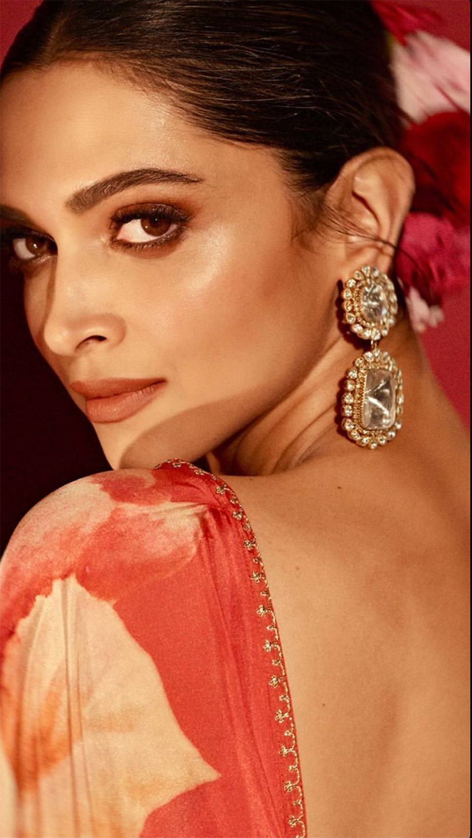Dazzlerr: Deepika Padukone Stuns in a Floral Red Saree at Lokmat Most Stylish Awards 2019