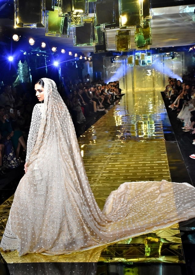 Dazzlerr: Deepika Turns Showstopper for Abu Jani Sandeep Khosla’s Fashion Show