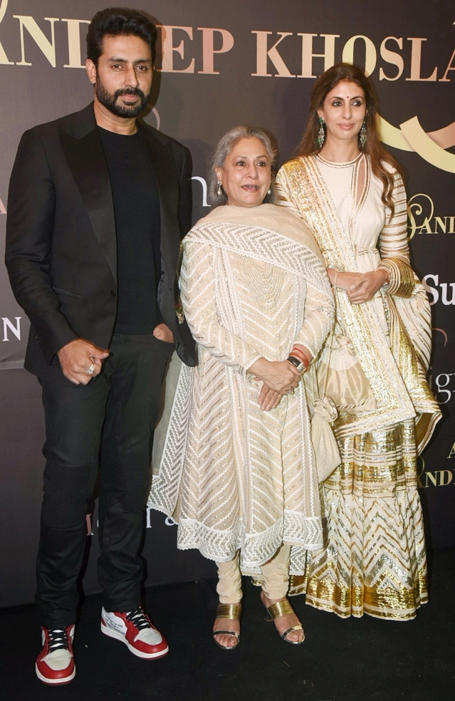 Dazzlerr: Deepika Turns Showstopper for Abu Jani Sandeep Khosla’s Fashion Show