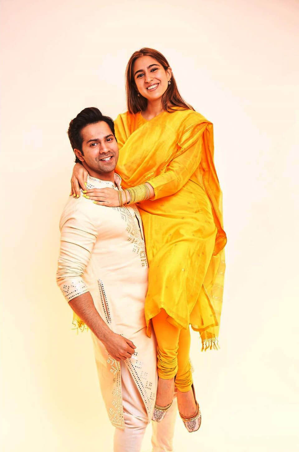 Dazzlerr: Ethnic Outfit Ideas of These Bollywood Divas are Perfect Ideas for Celebration