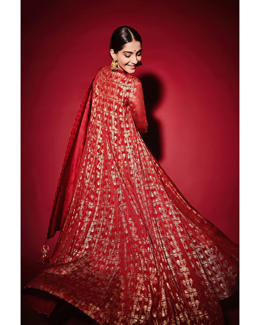 Dazzlerr: Get Anarkali Inspiration from These Bollywood Divas This Festive Season