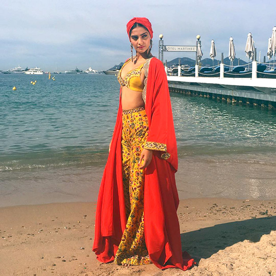 Dazzlerr: Having a Bad Hair Day? Sonam Kapoor’s Bandana Style is the Perfect Solution