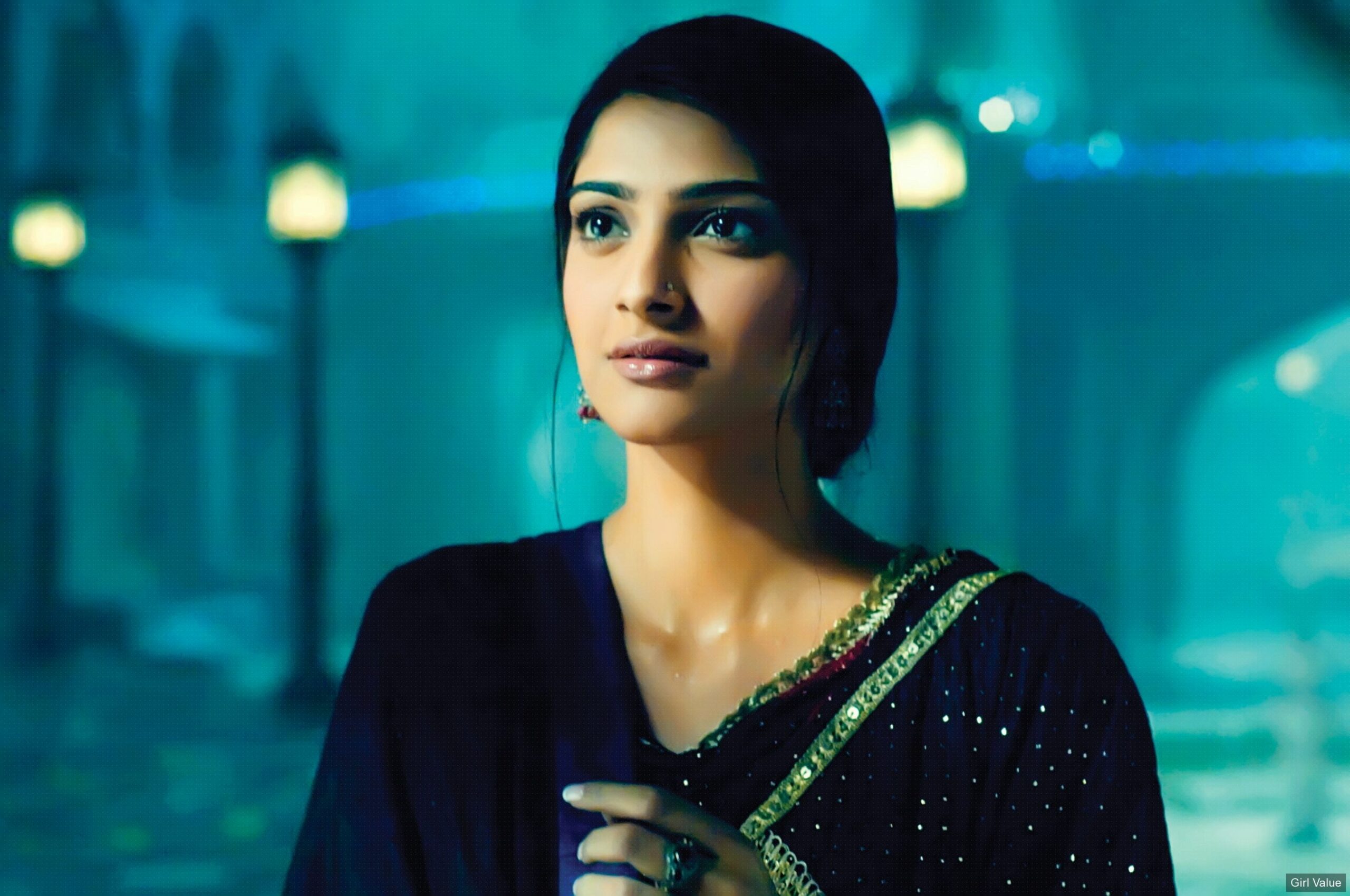 Dazzlerr: Sonam Kapoor Paints the Town in Red for The Zoya Factor Promotions